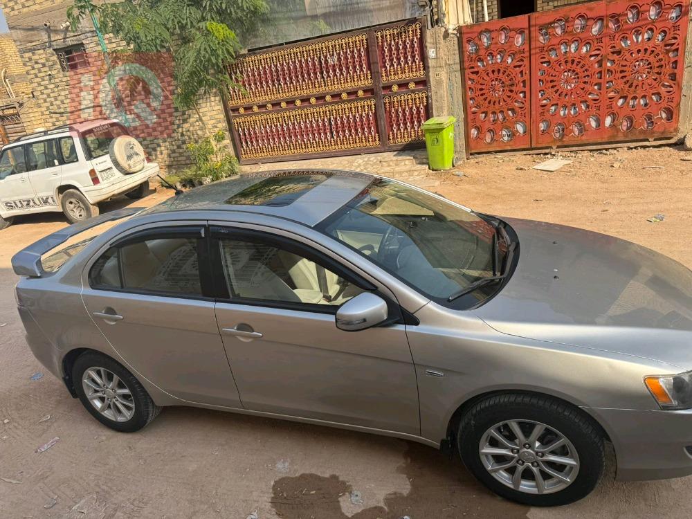 میتسوبیشی لانسەر